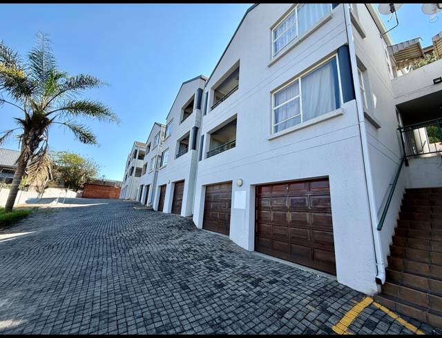 2 BEDROOM APARTMENT TO LET IN WINDSOR EAST